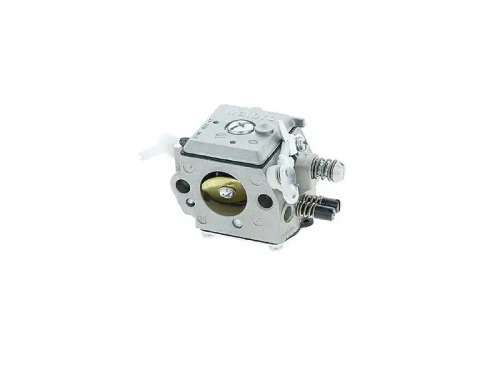 Gaźnik do piły Husqvarna 262 XP/257 w metalowej obudowie, o prostokątnym kształcie. Widoczne elementy: przycisk, złoty gwint, dwa przewody. Produkt przedstawiony w zbliżeniu, na jednolitym tle. Nie ma żadnych napisów ani logo.