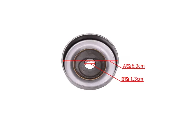 Bęben sprzęgła pilarki Husqvarna 136/41/141 w kolorze metalicznym, z centralnym otworem o średnicy 1,3 cm. Widok frontalny z wyraźnymi wymiarami: 6,3 cm średnicy zewnętrznej. Prosta kompozycja na białym tle, brak dodatkowych akcesoriów.