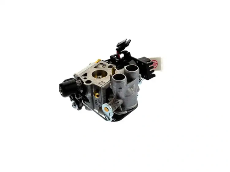 Gaźnik do piły Husqvarna 550XP Mark II/550XPG Mark II w kolorze szarym, z podwójnymi otworami wlotowymi. Widok z boku, z zamontowaną wtyczką elektryczną. Elementy metalowe, z widocznymi mocowaniami. Idealny do naprawy pił łańcuchowych.