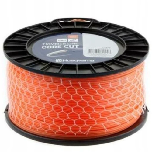 Linka tnąca Core Cut Husqvarna w kolorze pomarańczowym, zwinięta na rolce, o kącie ujęcia z przodu. Widoczne etykiety informacyjne oraz logo producenta, które są czytelne.