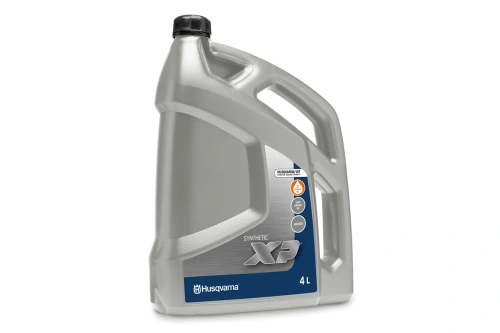 Olej do silników dwusuwowych XP Husqvarna, 4L, butelka szara z niebiesko-białymi akcentami, logo Husqvarna i napis XP. Produkt stoi frontalnie, z widocznym uchwytem.