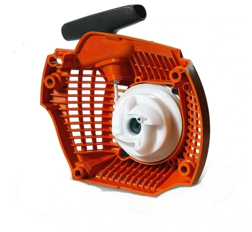 Rozrusznik pilarki Husqvarna T425, pomarańczowy z białym kołem, z boku widać uchwyt i siatkę wentylacyjną. Jednolite tło podkreśla detale produktu.