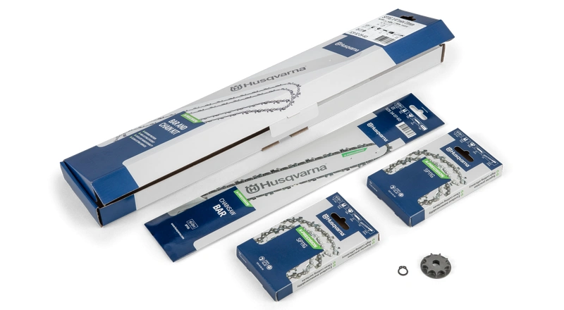 Zestaw zawiera prowadnicę o długości 10 cali, z przekrojem 1/4/1,1mm oraz dwa łańcuchy i zębatkę, opakowanie białe i niebieskie z czytelnymi napisami. Produkt leży na jednolitym tle, z widocznym logo Husqvarna.