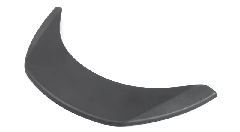 daszek przeciwsłoneczny pasujący do kasków Spire Husqvarna, do przyłbicy siatkowej Spire Husqvarna, w kolorze czarnym, zaokrąglony kształt, widoczny z góry,