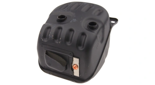 Tłumik pilarki Husqvarna 570, 575 XP, 576 XP w kolorze czarnym, o prostokątnym otworze na górze. Widać mocowania, Produkt pokazany z boku, w pozycji leżącej, na jednolitym tle.