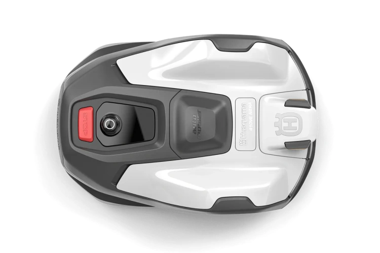 Robot koszący Husqvarna Automower 410VE NERA, biały z czerwonymi akcentami. Widok z przodu z przyciskami start/stop, opływowa obudowa i logo Husqvarna. Prezentowany z poziomu ziemi.