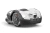 Automower® 405VE NERA to biały robot koszący z charakterystycznym logo Husqvarna, aerodynamicznym kształtem, przyciskiem start i oświetleniem, pokazany z boku na płaskiej powierzchni.