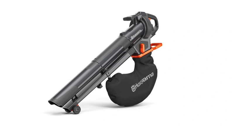 Dmuchawa Husqvarna Aspire BVX-P4Aw kolorze szarym, z ergonomiczną rączką oraz przyciskami nastawczymi. Układ poziomy, widok z boku, podkreślający smukły kształt. Produkt bez akumulatora i ładowarki, na białym tle.