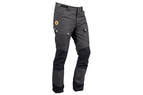 Spodnie outdoorowe Xplorer do pasa Husqvarna w kolorze szaro-czarnym.Ujęcie z boku, stojące. Widoczne wzmocnienia na udach, oraz logo na lewym boku.