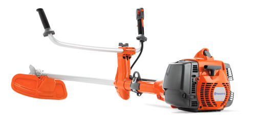 Wykaszarka Husqvarna 555RXT w kolorze pomarańczowym i szarym. Ujęcie z boku pokazuje silnik z przezroczystą obudową oraz ergonomiczną rączkę. Widoczna ostrza do koszenia. Tło białe, co podkreśla szczegóły konstrukcji i elementy mocujące.