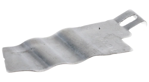 Osłona zimowa pilarki 570, 576 XP Husqvarna, w kolorze szarym, falowany kształt, widoczne oznaczenie części wybite na powierzchni metalu, otwór montażowy na jednym końcu,