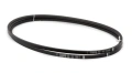 Zdjęcie przedstawia wysokiej jakości pasek klinowy stosowany w zagęszczarkach Husqvarna. Pasek używany jest w silnikach zagęszczarek. PAsek na zdjęciu jest czarny.