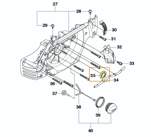 Uszczelniacz wału do pilarki Husqvarna 570, okrągły, w kolorze czarnym, wykonany z gumy. Widoczny z boku, w kontekście montażu silnika. Element znajduje się w centrum wykresu, otoczony innymi komponentami, ich mocowaniami i numerami katalogowymi.