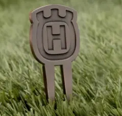 Widełki pitch fork Husqvarna, ujęcie frontalne ukazane w jego przeznaczeniu.
