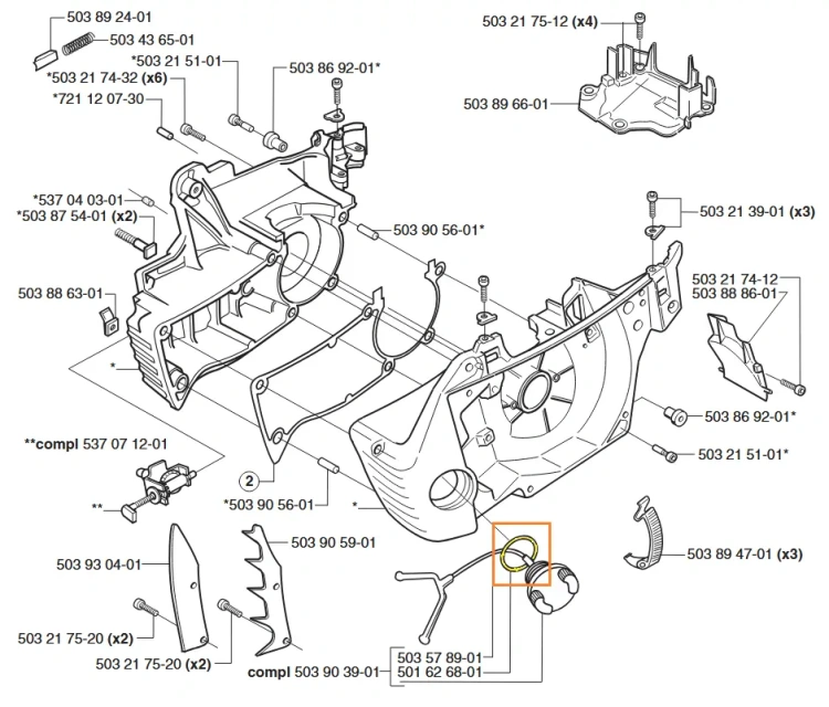 Uszczelka korka paliwa do pilarki Husqvarna 346 XP, 353, w kolorze żółtym, wykonana z gumowanego materiału. Ujęcie z boku, pokazujące detal oraz kształt uszczelki, leżącej na blacie roboczym z widocznymi elementami montażowymi w tle.
