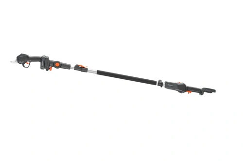 Sekator Aspire PS30X-P4A Husqvarna, ciemnoszara z pomarańczowymi akcentami, teleskopowy uchwyt, widok z boku na ostrze i uchwyt, do precyzyjnego przycinania gałęzi w trudno dostępnych miejscach.