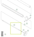 Wałek podkszesywarki 327P4 Husqvarna, wykonany z metalu, o cylindrycznym kształcie; zbliżenie na elementy mocujące.