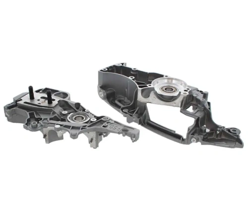 Zdjęcie przedstawia skrzynię korbową do pilarki 545Mark II/550 XP Mark II. Wykonana ze stopu metali wysokiej jakości. Oryginalna część producenta maszyn Husqvarna. Skrzynia jest koloru srebrnego.