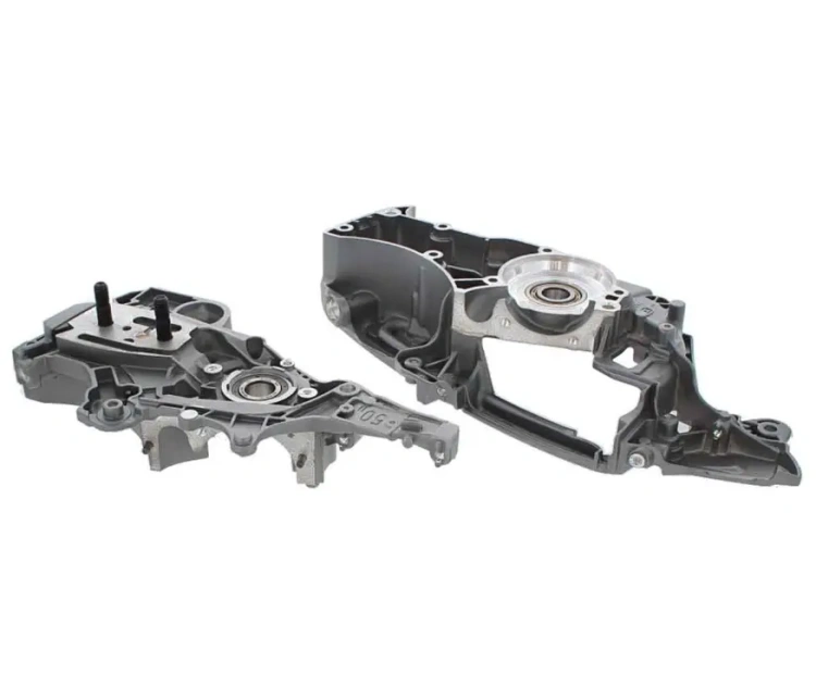 Zdjęcie przedstawia skrzynię korbową do pilarki 545Mark II/550 XP Mark II. Wykonana ze stopu metali wysokiej jakości. Oryginalna część producenta maszyn Husqvarna. Skrzynia jest koloru srebrnego.