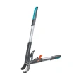 Nożyce ddo gałęzi Comfort SmartCut Gardena w niebieskim kolorze z pomarańczowym przyciskiem. Metalowe ostrza do precyzyjnego cięcia i ergonomiczny uchwyt zapewniają wygodę użytkowania.