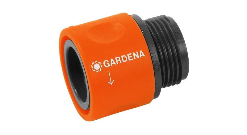 Szybkozłącze 26,5 mm 3/4" Gardena, z widocznymi uchwytami do łatwego montażu. Ujęcie boczne, produkt stoi na jednolitym tle. Wysoka jakość materiału,