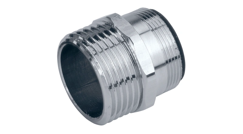 Adapter gwintowany do kranów z perlatorem Gardena. Z widocznymi gwintami oraz rowkiem, które umożliwiają łatwe mocowanie. Ujęcie z boku, produkt leżący na białym tle, bez dodatkowych akcesoriów.