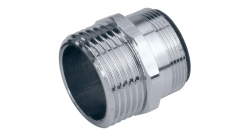 Adapter gwintowany do kranów z perlatorem Gardena. Z widocznymi gwintami oraz rowkiem, które umożliwiają łatwe mocowanie. Ujęcie z boku, produkt leżący na białym tle, bez dodatkowych akcesoriów.
