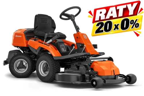 Traktorek ogrodowy Rider R 214TC Husqvarna w kolorze pomarańczowym z szerokim zestawem tnącym Combi 103 cm. Ujęcie z boku, produkt stojący na czterech kołach, widoczne logo Husqvarna na obudowie oraz ergonomiczne siedzisko.