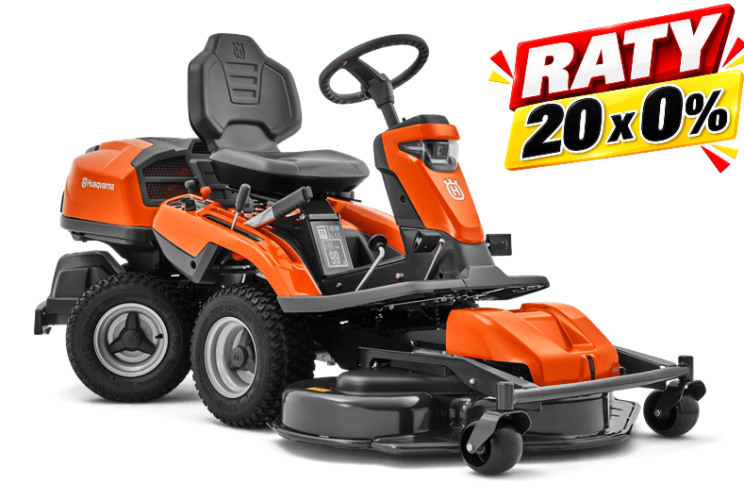 Lawnmower Rider R 318X Husqvarna z silnikiem o pomarańczowej obudowie, czarnym siedziskiem i kierownicą. Z przodu szeroki, okrągły nóż tnący. W zestawie panel sterujący z wyświetlaczem. Ujęcie z boku, na tle przezroczystym.