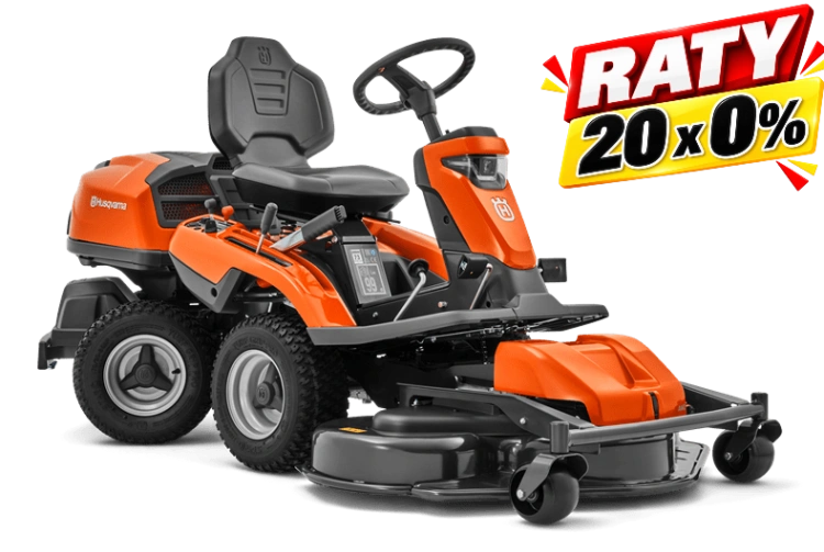 Lawnmower Rider R 318X Husqvarna z silnikiem o pomarańczowej obudowie, czarnym siedziskiem i kierownicą. Z przodu szeroki, okrągły nóż tnący. W zestawie panel sterujący z wyświetlaczem. Ujęcie z boku, na tle przezroczystym.