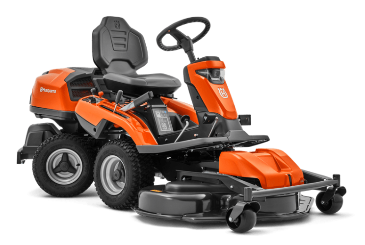 Pomarańczowy kosiarka Husqvarna Rider R 316TsX AWD z napędem 4x4, bokiem widoczny, metalowa osłona koszenia, panel sterujący i uchwyty, idealna do pielęgnacji ogrodów.