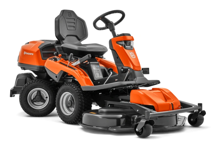 Pomarańczowy kosiarka Husqvarna Rider R 316TsX AWD z napędem 4x4, bokiem widoczny, metalowa osłona koszenia, panel sterujący i uchwyty, idealna do pielęgnacji ogrodów.