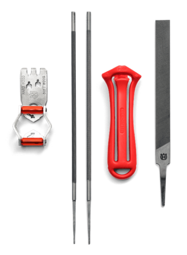 Zestaw X-Cut P33 do ostrzenia łańcucha zawiera przyrząd z czerwonym uchwytem i dwa stalowe pilniki, idealne do precyzyjnego ostrzenia piły motorowej.