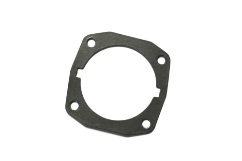 Uszczelka cylindra pilarki Husqvarna 257/254/261/262XP, czarna, o sześciokątnym kształcie z centralnym otworem. Widoczne cztery otwory montażowe. Ujęcie frontalne, produkt leżący na jednolitym tle.