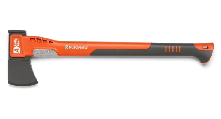 Siekiera Husqvarna A1400 z czarną stalową głowicą i pomarańczowo-szarym, ergonomicznym uchwytem. Boczne ujęcie z widocznym logo i oznaczeniami.