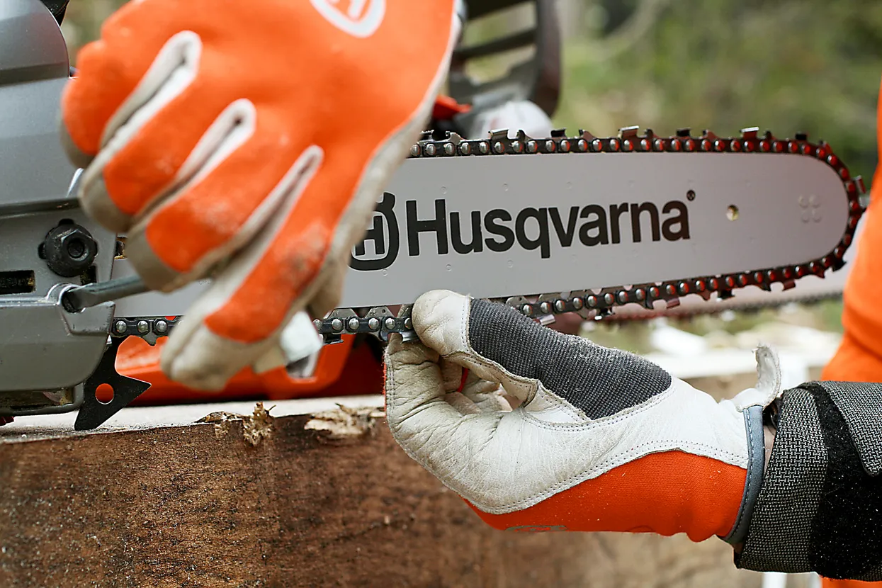 naciaganie-lancucha-husqvarna