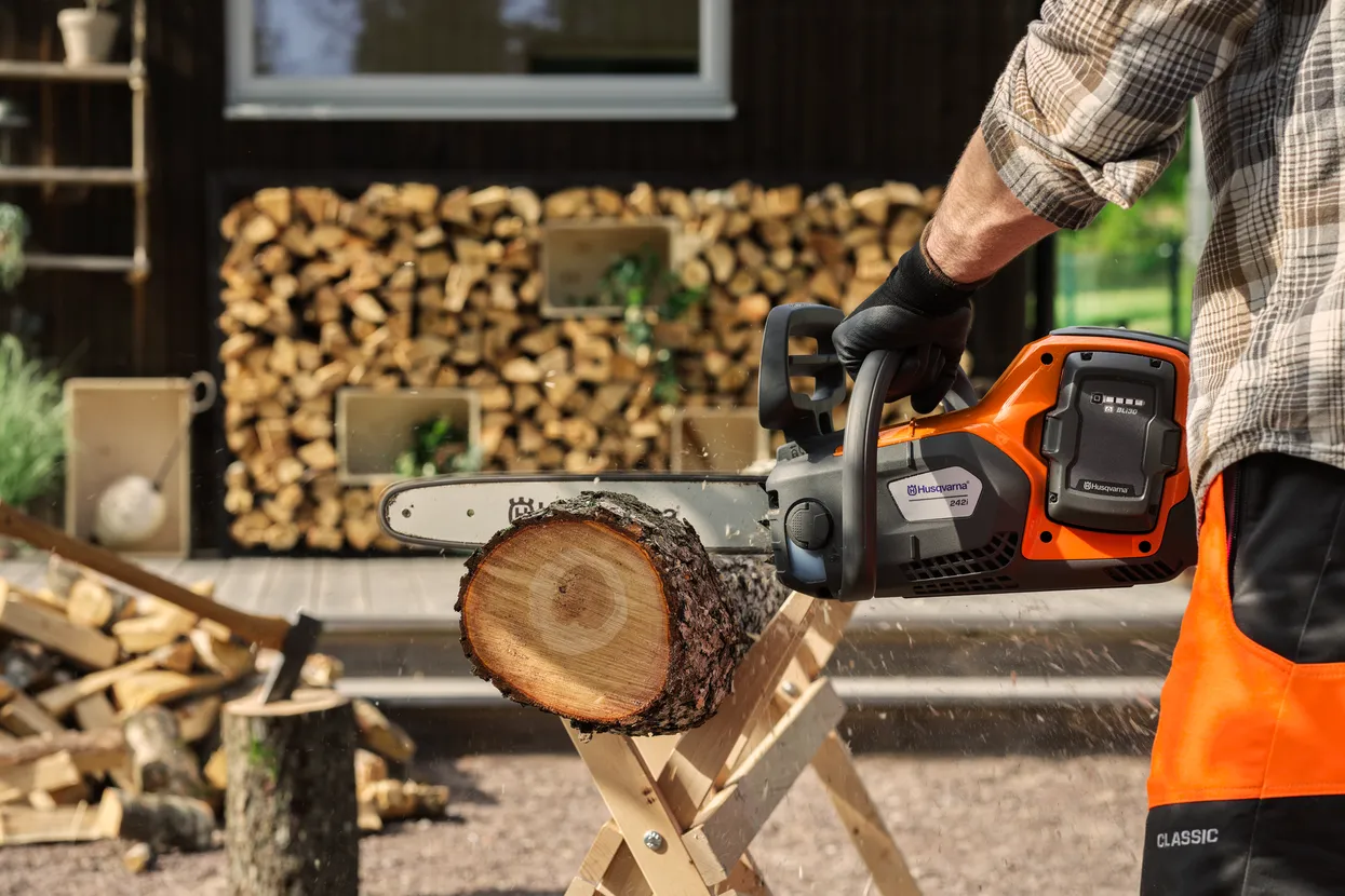 pilarka-husqvarna-242i