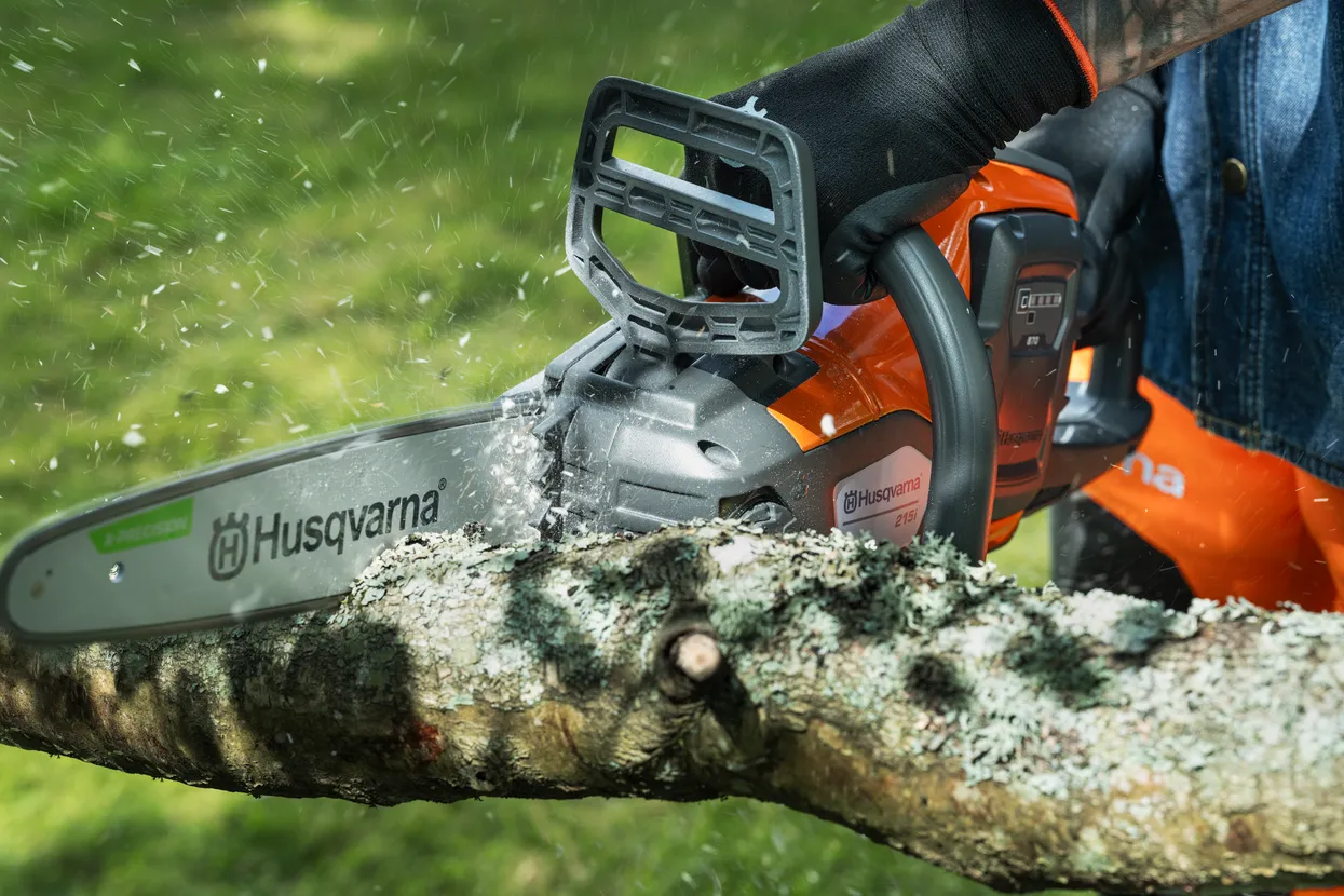 pilarka-husqvarna-215i