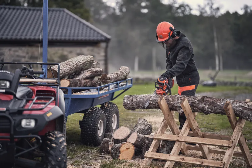 praca-pilarka-akumulatorowa-husqvarna