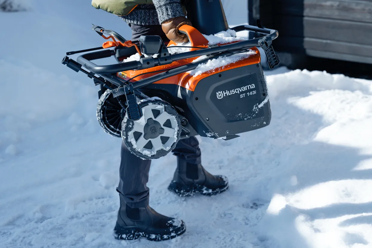 Odśnieżarka akumulatorowa ST143i Husqvarna