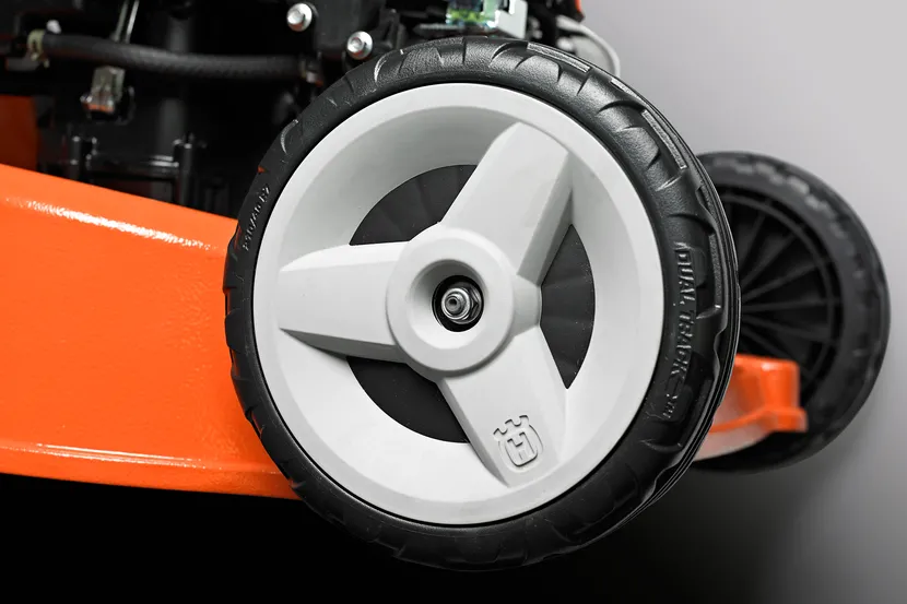 kosiarka LB 448i akumulatorowa w zestawie z akumulatorem i ładowarką