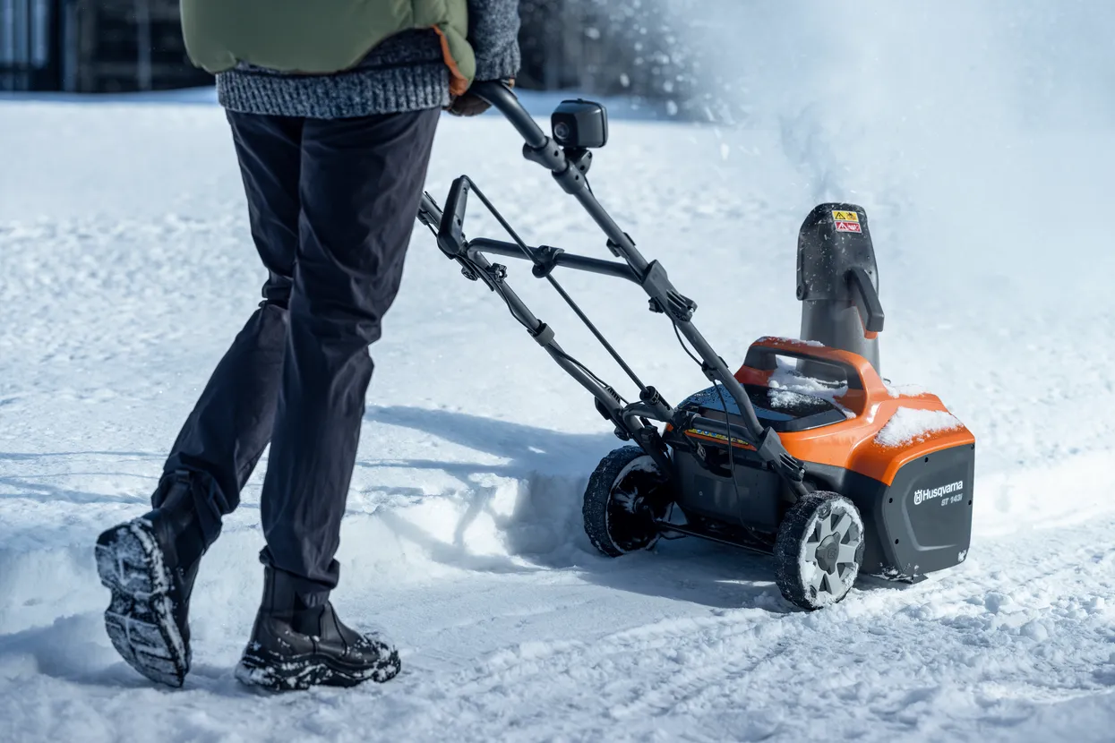 Odśnieżarka akumulatorowa ST143i Husqvarna
