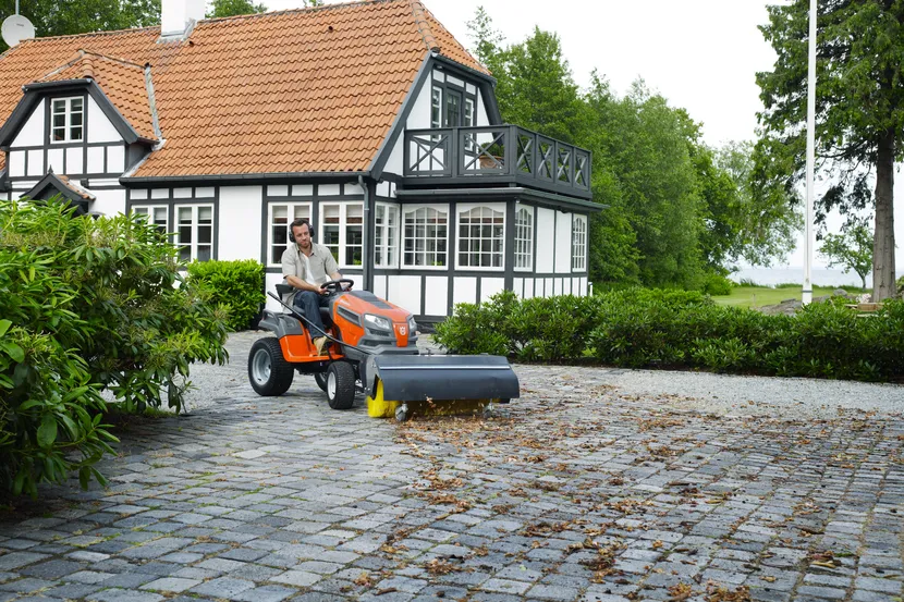 zamiatanie posesji szczotka do traktora