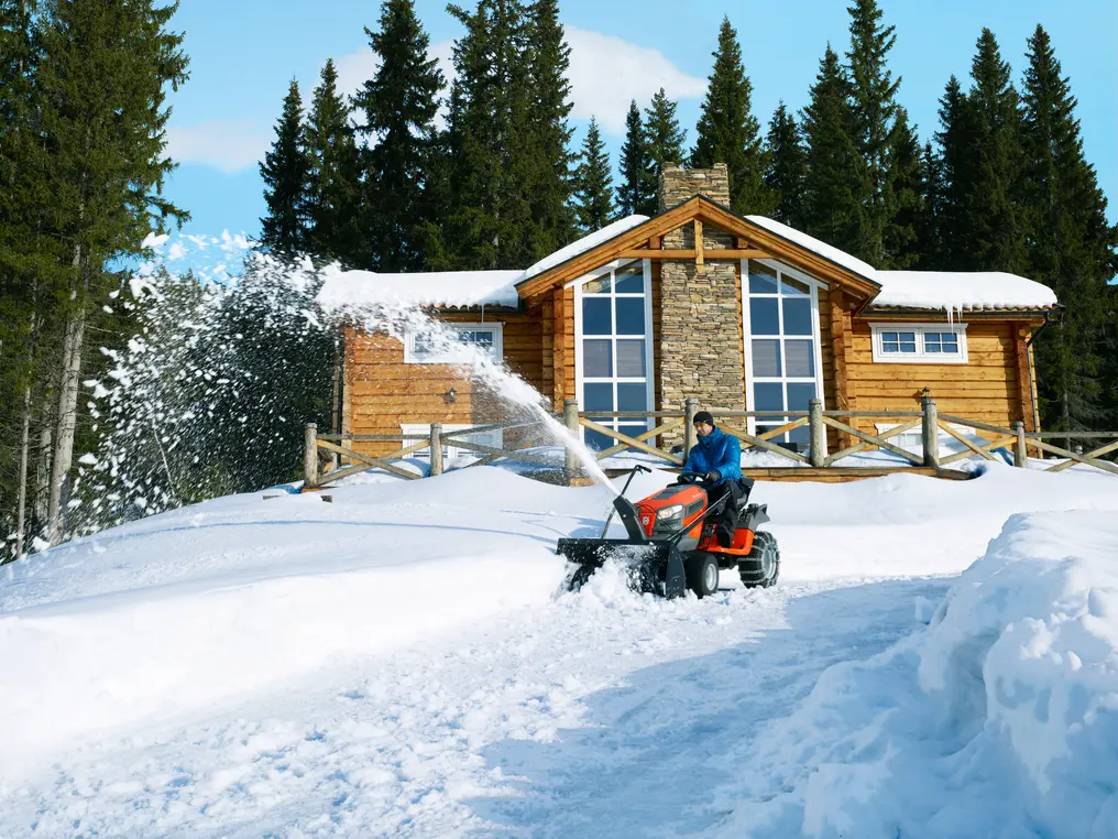 odśnieżąnie przy pomocy traktora